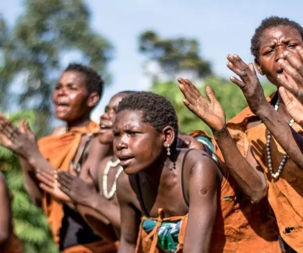 Batwa-Tribe-of-Bwindi-Cultural tours